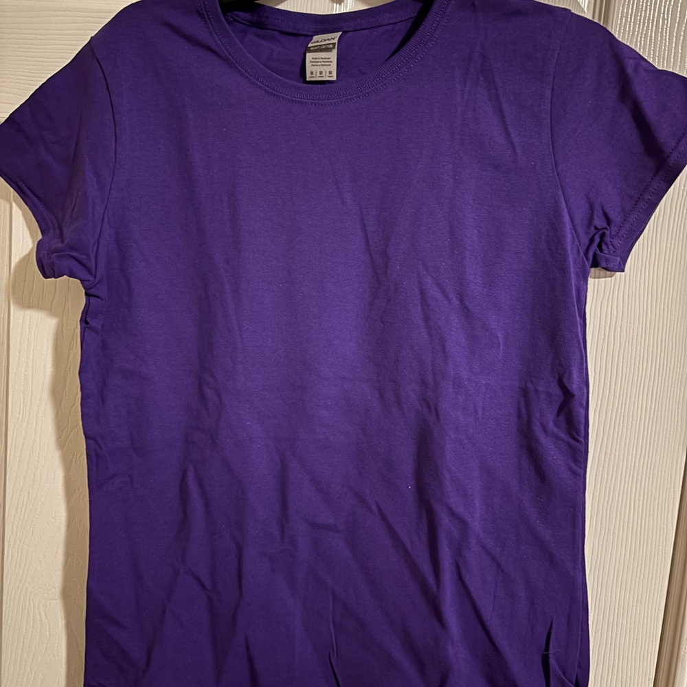 Gildan Women’s Purple Crewneck Short Sleeve Tee